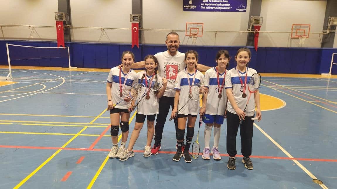 Küçük Kızlar Badminton takımımız Pendik 3.sü olmuştur. 