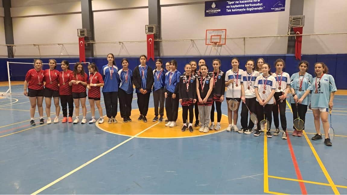 Yıldız Kızlar Badminton takımımız Pendik 4.sü olmuştur.